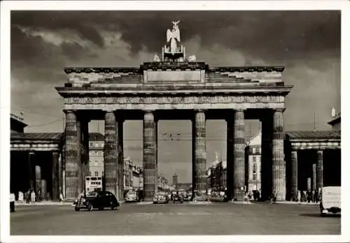 Ak Berlin, Brandenburger Tor, Blick zum Rathaus