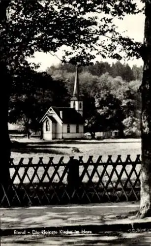 Ak Elend Oberharz am Brocken, Durchblick zur kleinsten Kirche im Harz