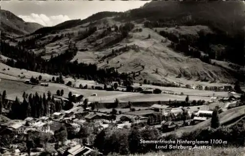 Ak Saalbach Hinterglemm in Salzburg, Blick über den Ort auf Berg