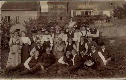 Foto Ak Gruppenaufnahme von Männern und Frauen