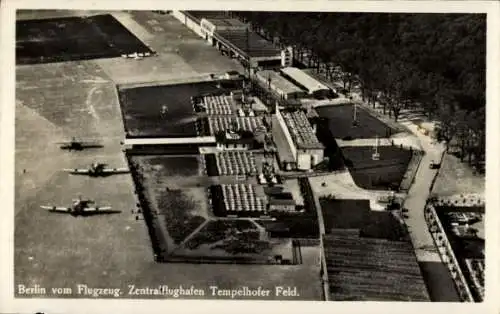 Ak Berlin Tempelhof, Zentralflughafen, Tempelhofer Feld, Blick vom Flugzeug