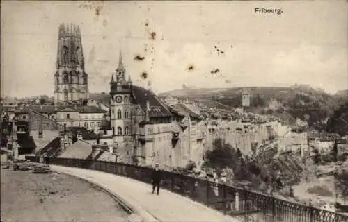 Ak Fribourg Freiburg Stadt Schweiz, Stadt von der Brücke aus gesehen