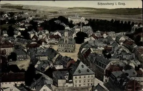 Ak Schneeberg im Erzgebirge, Gesamtansicht mit Rathaus und Marktplatz