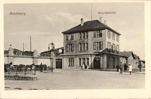 Ak Rendsburg, Partie am Hauptbahnhof, Kinderwagen,Pferd