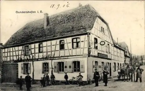 Ak Gundershoffen Gundershofen Elsass Bas Rhin, partie an einem Gasthaus