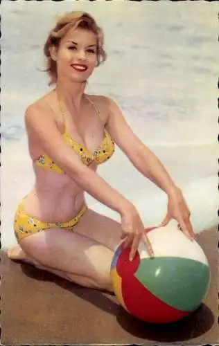 Ak Frau im Bikini am Strand, Wasserball