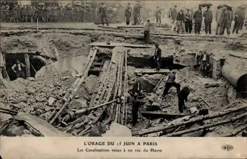Ak Paris VIIIe Élysée, Sturm vom 15. Juni, Rohre freigelegt in der Rue du Havre