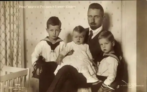 Ak Prinz Oskar von Preußen mit seinen Kindern, Portrait