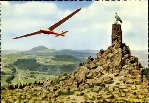Ak Naturschutzpark Rhön, Wasserkuppe, Segelflugzeug, Vorbeiflug, Denkmal