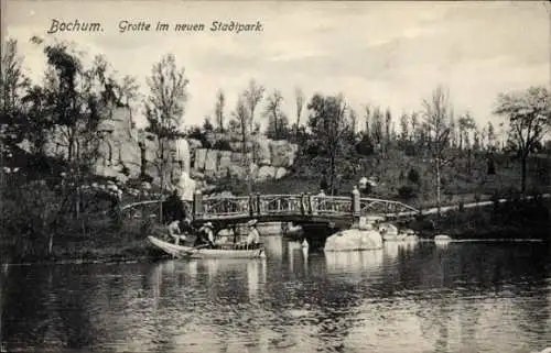 Ak Bochum im Ruhrgebiet, Grotte im neuen Stadtpark, Ruderboot