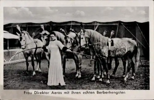 Ak Zirkus, Frau Direktor Aeros mit ihren echten Berberhengsten, Pferde