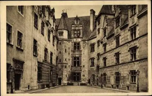 Ak Pau Pyrénées-Atlantiques, Cour d'Honneur, Schloss