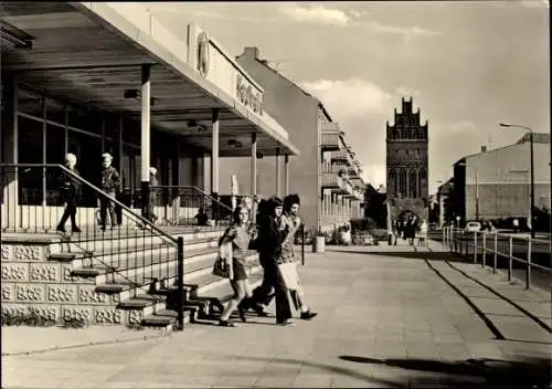 Ak Demmin Vorpommern, Rudolf Breitscheid Straße, Kaufhalle, Passanten