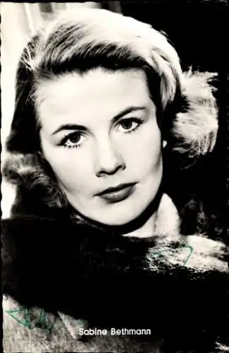 Ak Schauspielerin Sabine Bethmann, Portrait, Autogramm