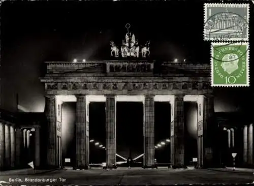 Ak Berlin Mitte, Brandenburger Tor, Nachtbeleuchtung