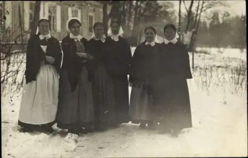 Foto Ak Krankenschwestern im Schnee, 1915