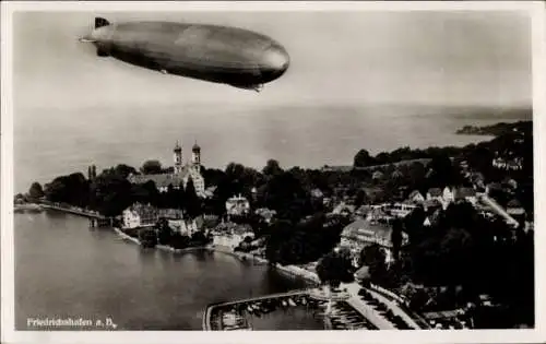 Ak Friedrichshafen am Bodensee, Luftschiff LZ 127 Graf Zeppelin, Fliegeraufnahme