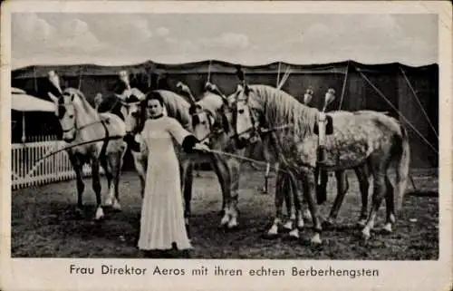 Ak Zirkus, Frau Direktor Aeros mit ihren echten Berberhengsten, Pferde
