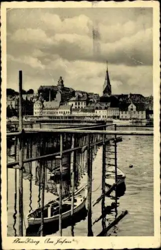Ak Flensburg in Schleswig Holstein, Am Hafen, Boote, Kirchturm