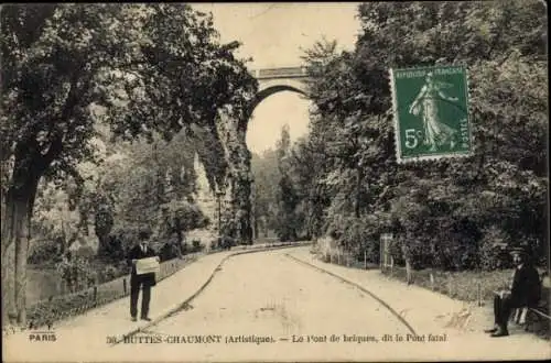Ak Paris XIX Buttes Chaumont, Le Pont de briques, dit le Pont fatal