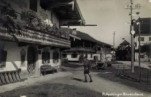 Ak Ruhpolding in Oberbayern, Straßenpartie, Gasthof