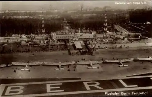 Ak Berlin Tempelhof, Zentralflughafen, Flugzeuge