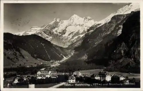 Ak Kandersteg Kanton Bern, Panorama, Ort und Blümlisalp