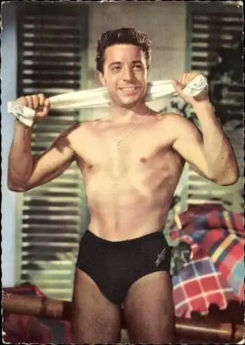 Ak Schauspieler Peter Garden, Portrait in Badehose