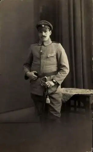 Foto Ak Deutscher Soldat in Uniform, Standportrait, Ingolstadt