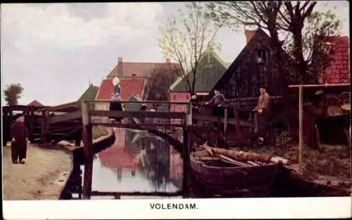 Ak Volendam Nordholland Niederlande, Ortspartie, Volendamer Tracht