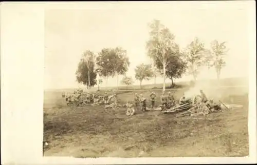 Foto Ak Deutsche Soldaten in Uniformen, Geschütze, I WK