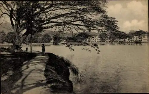 Ak Kandy Sri Lanka Ceylon, Kandy Lake mit Queens Hotel