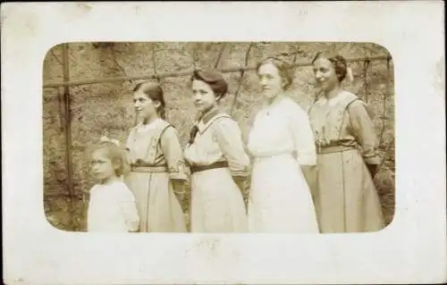 Foto Ak Junge Frauen und Mädchen, Portrait