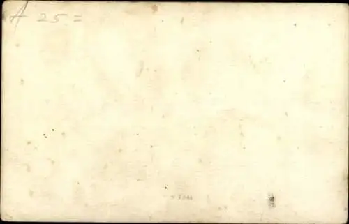 Foto Ak Frauen und Männer auf einem Boot