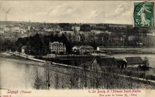 Ak Ligugé Vienne, Le Bourg et l'Abbaye Saint-Martin, vue prise du Coteau St.-Felix