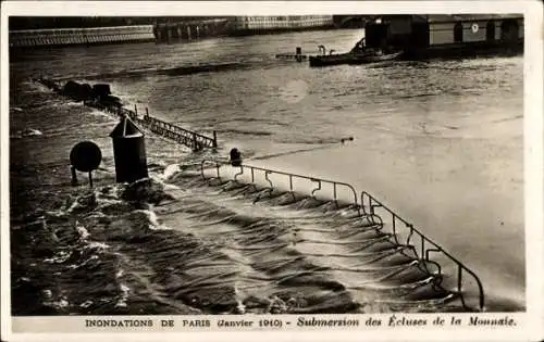 Ak Paris, Inondations 1910, Submersion des Ecluses de la Monnaie