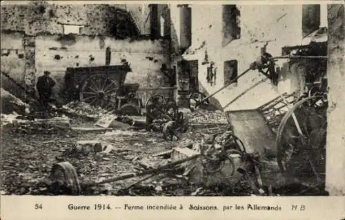 Ak Soissons Aisne, Guerre 1914, Ferme incendiee par les Allemands