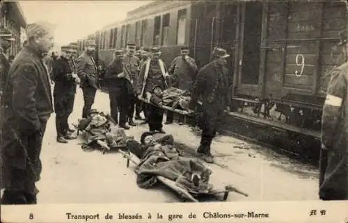 Ak Chalons sur Marne, Transport de blesses a la gare Chalons sur Marne