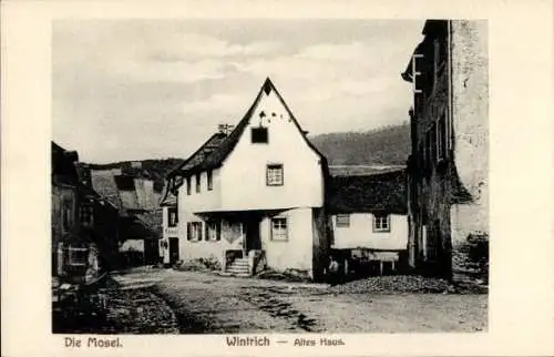 Ak Wintrich an der Mosel, Altes Haus, Straßenpartie