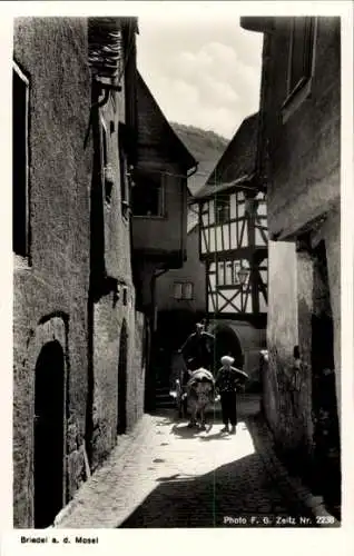 Ak Briedel an der Mosel, Straße
