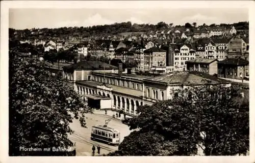 Ak Pforzheim im Schwarzwald, Bahnhof, Straßenbahn