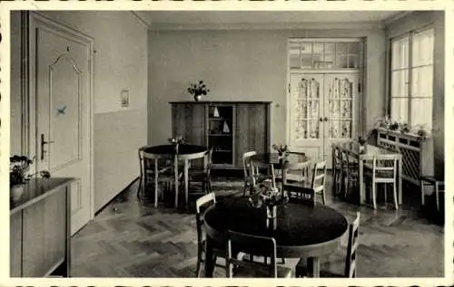 Ak Tutzing in Oberbayern, Kinder Kurheim Sonnenburg, Innenansicht