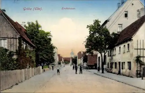 Ak Gröba Riesa an der Elbe, Blick in die Kirchstraße, Anwohner, Häuser