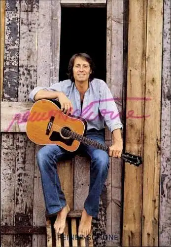 Ak Schauspieler und Sänger Reiner Schöne, Portrait mit Gitarre, Autogramm