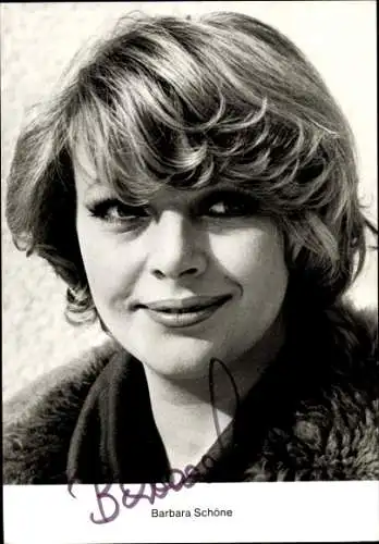 Ak Schauspielerin Barbara Schöne, Portrait mit Pelzjacke, Autogramm