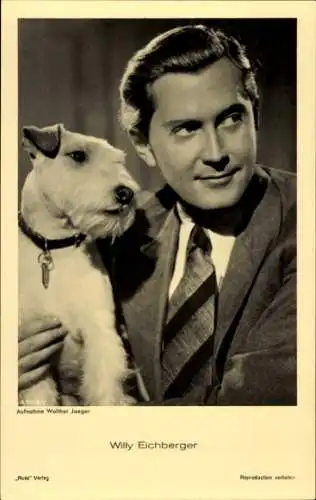 Ak Schauspieler Willy Eichberger, Portrait mit Terrier