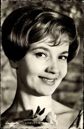 Ak Schauspielerin Liselotte Pulver, Portrait