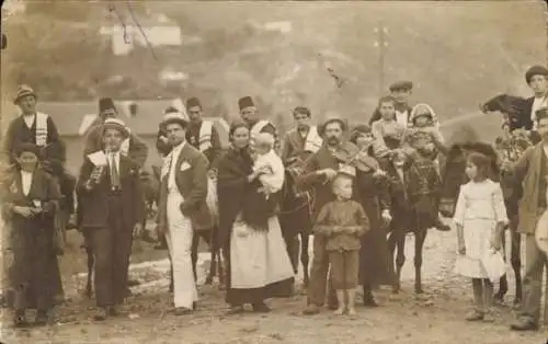 Foto Ak Bulgarien, Personen in Volkstrachten