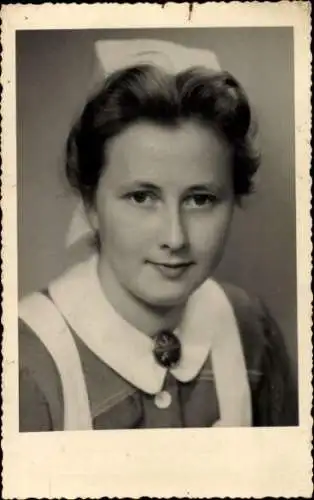 Foto Ak Portrait einer Krankenschwester, 1946