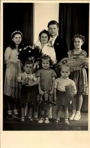 Foto Dresden Weixdorf, Hochzeitspaar mit Blumenkindern